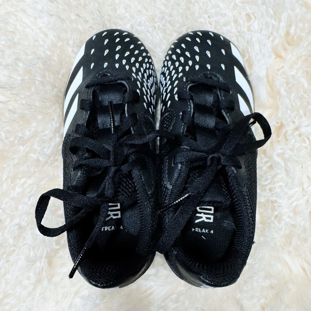 Adidas Predator Freak.4 Indoor Soccer Shoes Black White Youth 12K EUCadi